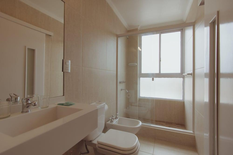 Bathroom 4, Hotel Tonight, Capital