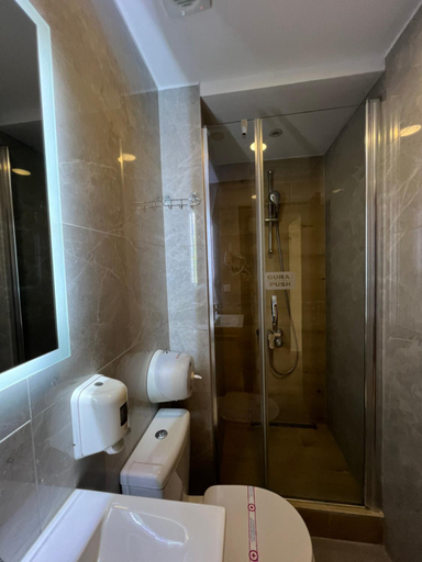 Bathroom 3, Hotel Holiday