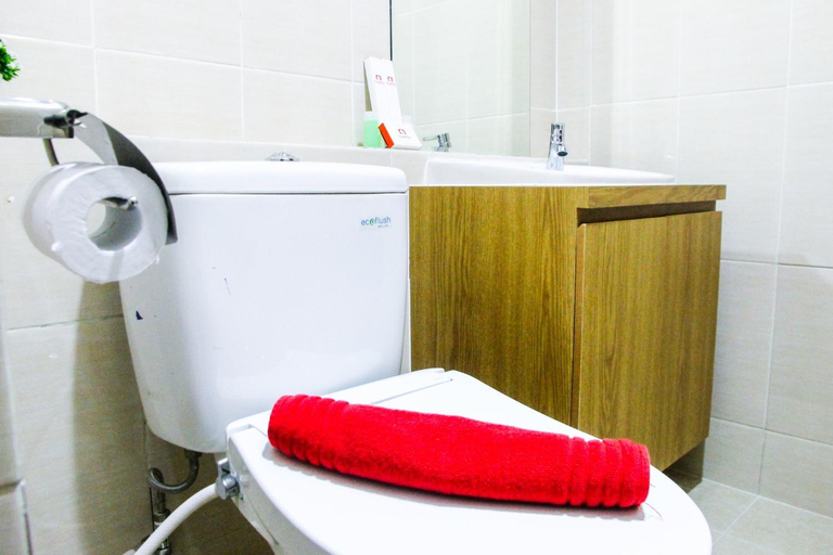 Bathroom 2, Japanese Style Studio The Oasis Apt By Travelio, Cikarang