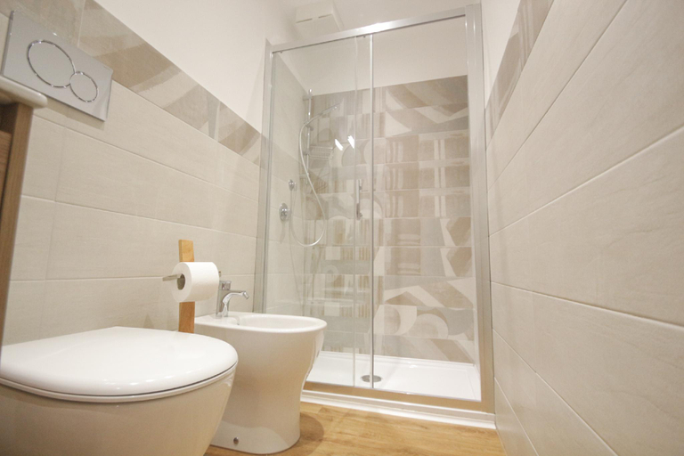 Bathroom 2, Etna Vibes Home, Catania