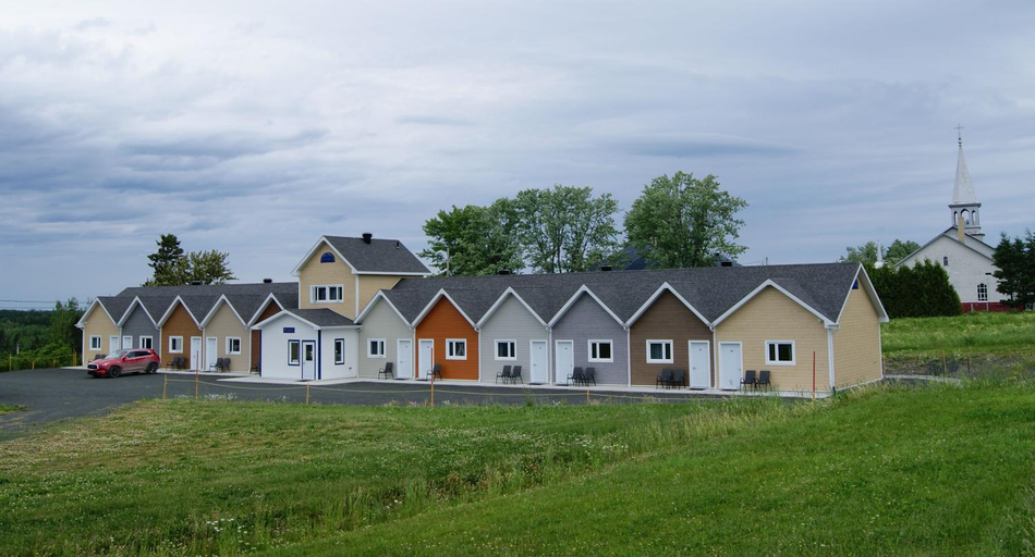 Exterior & Views