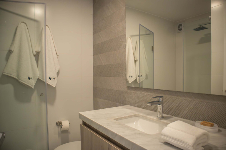 Room 5, w Fantastic 2BR w Modern Deco in San Isidro, Lima