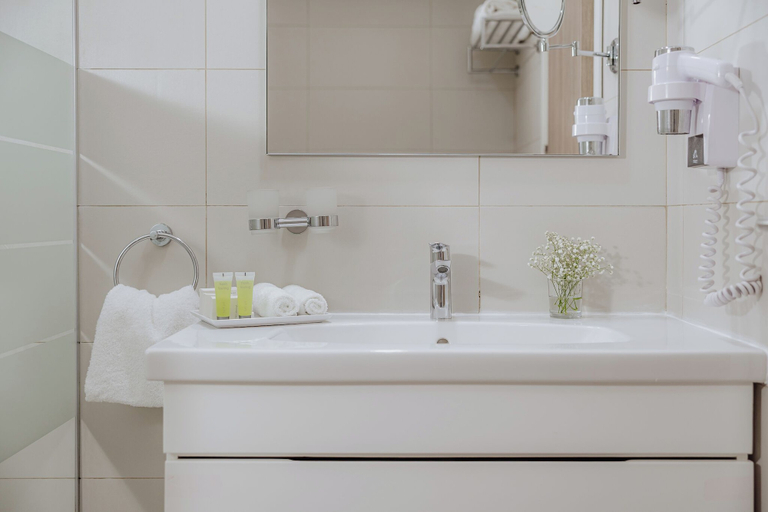 Bathroom 5, Tasia Maris Sands - Adults Only