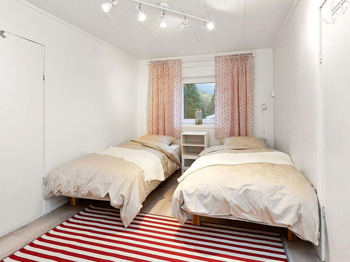 Others 4, person holiday home in MIDSUND-By Traum, Midsund