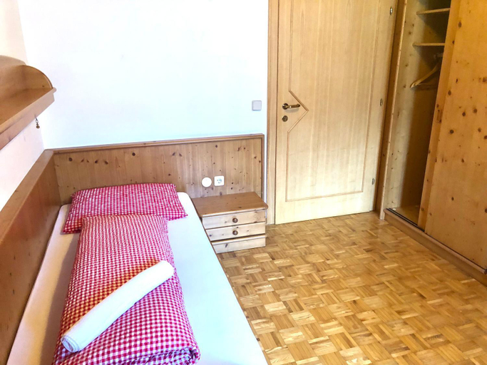 Bedroom 2, Hotel Ledererwirt, Murau