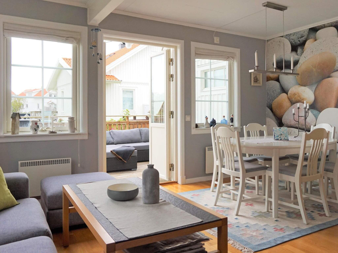 Others 5, Seaside Serenity in Mollosund-By Traum, Orust