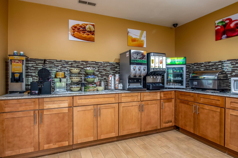 Food & Drinks 5, Quality Inn Tully I-81, Onondaga