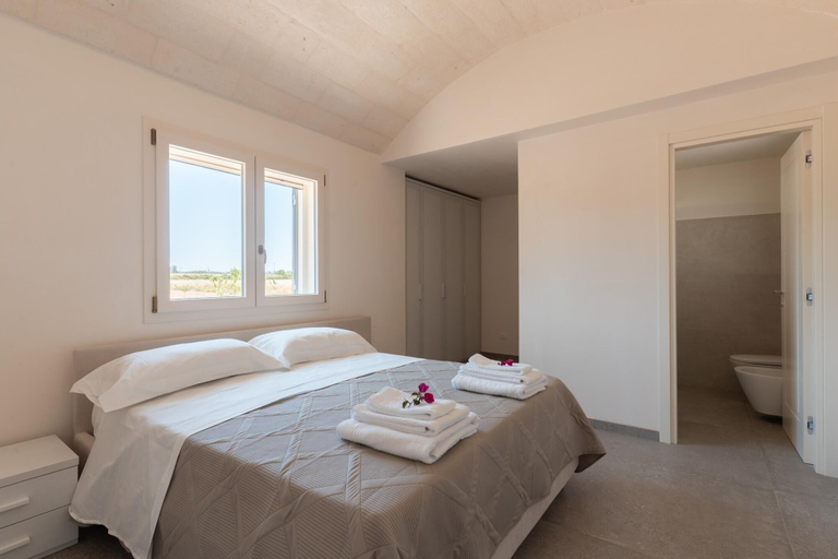 Room 5, Lamia Flora con Piscina Privata, Brindisi