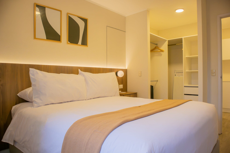Room 4, w Exceptional 1BR w Balcony in San Isidro, Lima