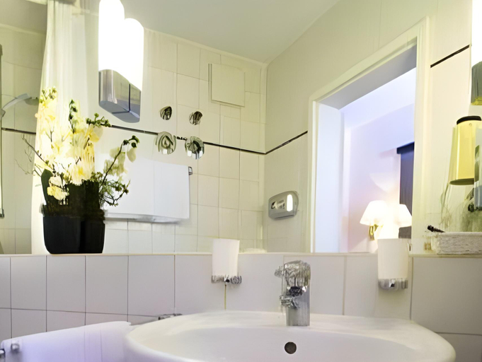 Bathroom 2, Stadthotel Berggeist, Weilheim-Schongau