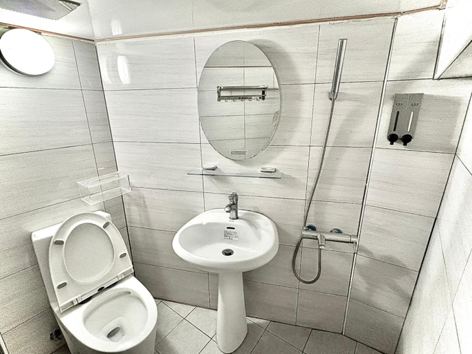 Bathroom 3, Huayuan Big Hostel, Taitung