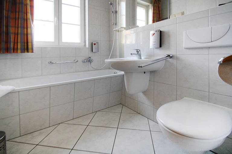 Bathroom 4, Ferienhaeuser im Tannenpark, Tanne, Harz