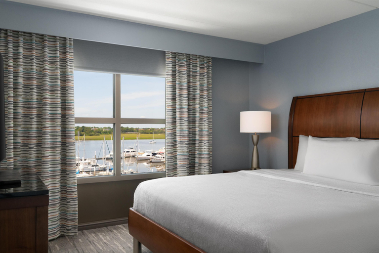 Bedroom 3, Hilton Garden Inn Charleston Waterfront/Downtown, Charleston