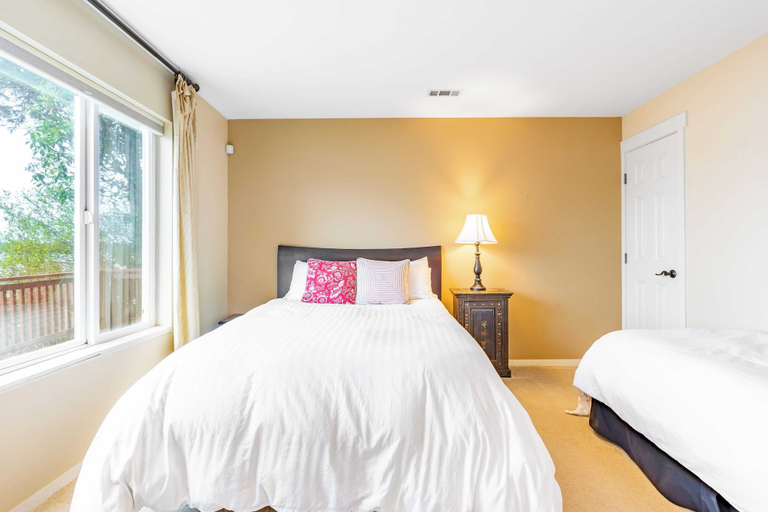 Bedroom 5, Madrona Beach House by Avantstay Waterfront Home, Island