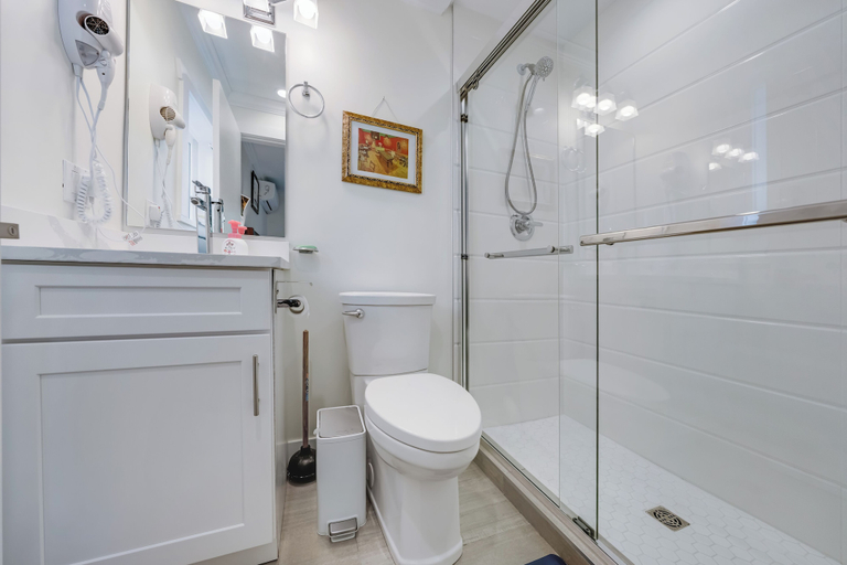 Bathroom 4, Quite House near Vancouver Airport, Greater Vancouver