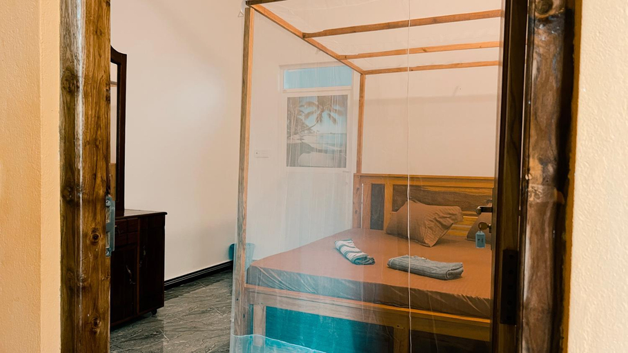 Bedroom 4, Perera Hotel & Restaurant, Pothuvil