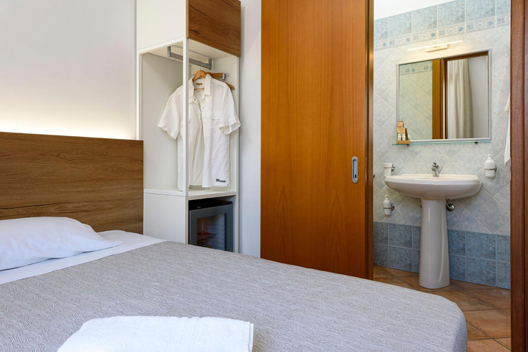 Bedroom 4, Sun Garden Hotel, Trapani