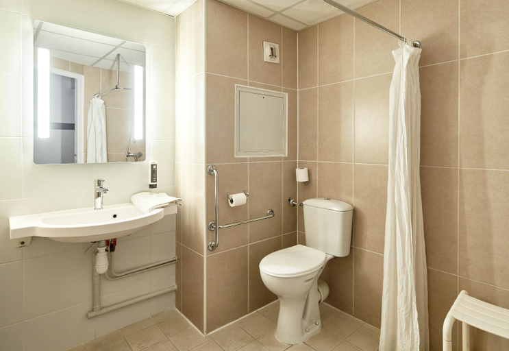 Bathroom 4, B&B HOTEL Evry Lisses 2, Essonne