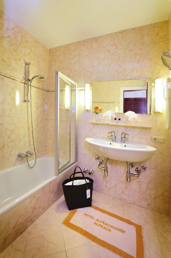 Bathroom 4, Alpbacherhof - Mountain & Spa Resort, Kufstein