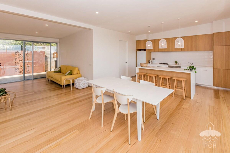 Others 5, 28 Ennisvale Avenue, South Gippsland - East