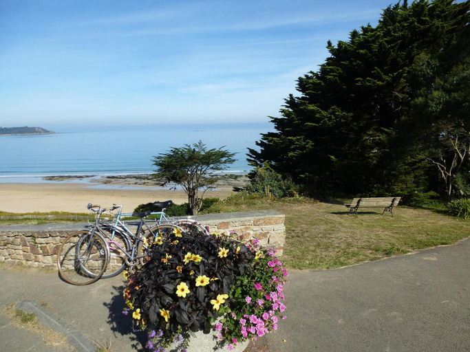 Others 5, Holiday Home in Locquirec by 7 Beaches, Finistère