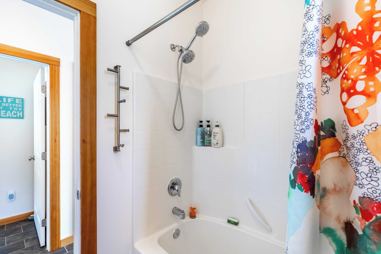 Bathroom 5, Sisters by the Sound by Avantstay Beach Access, Island
