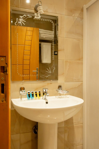 Bathroom 4, BrassJimmy pyramids view, Al-Ahram