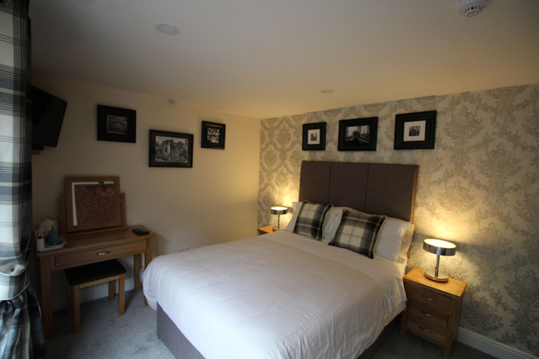Bedroom 3, The Clothiers Arms, Gloucestershire
