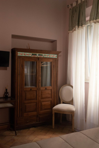 Others 5, Boutique Grifone, Rome