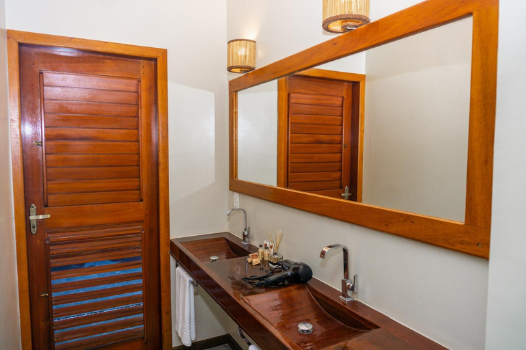 Bathroom 3, Villa Zen Hotel, Camocim