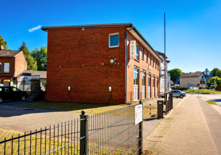 Exterior & Views