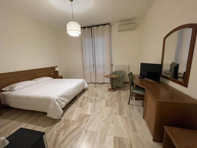 Bedroom 3, HOTEL CLEMENTI, Pavia