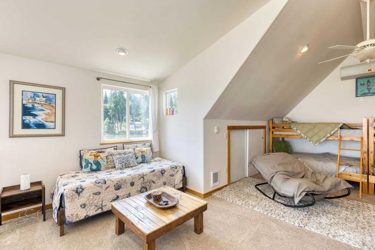 Bedroom 2, Sisters by the Sound by Avantstay Beach Access, Island