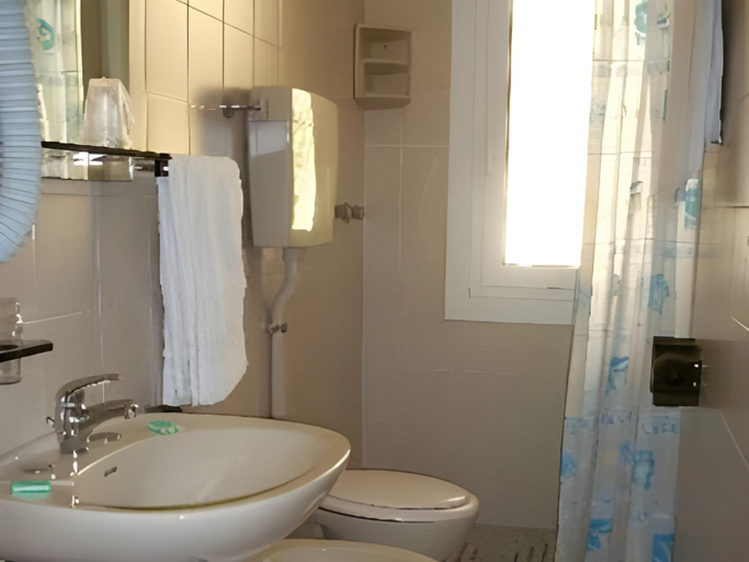 Bathroom 3, Hotel Bellaria, Venezia