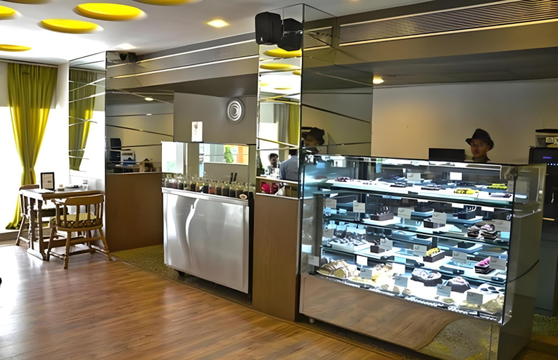 Food & Drinks 5, Centre Point, Nagpur