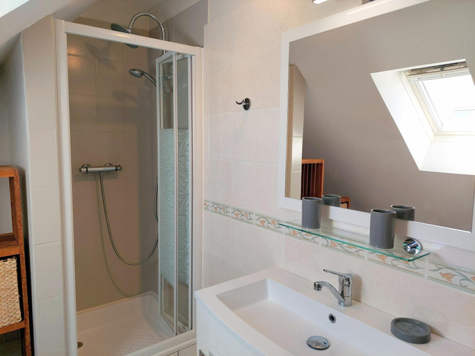 Bathroom 4, Holiday Home in Plouhinec by Audierne Bay, Finistère