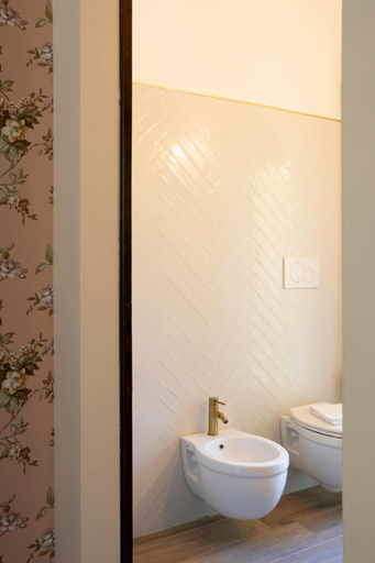 Bathroom 3, L’Aurora, Perugia