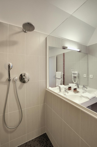 Bathroom 2, Les Ormes Domaine et Resort, Ille-et-Vilaine