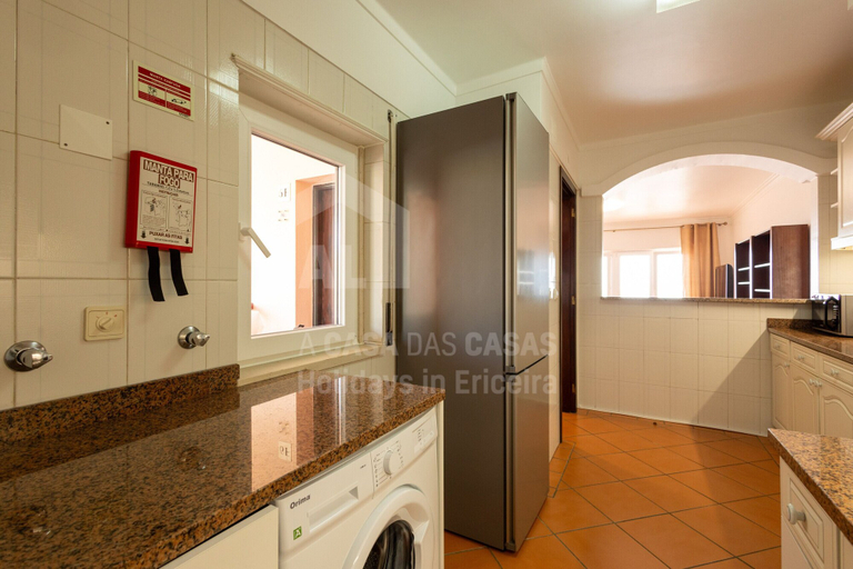 Room 2, Mar Vista by Acasadascasas, Mafra