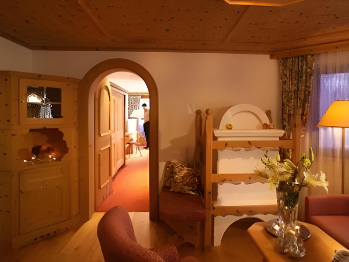 Bedroom 3, Relais & Châteaux Chasa Montana, Inn