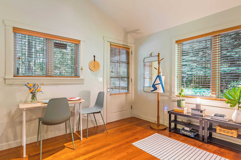 Others 5, The Cottage at Herons Roost by Avantstay, Island