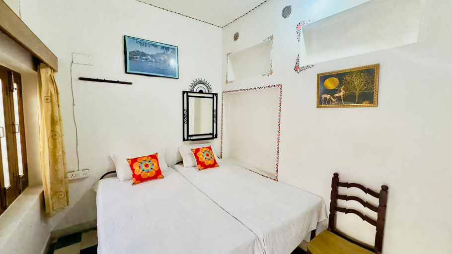 Bedroom 3, Hotel White House - A Family Homestay, Ajmer