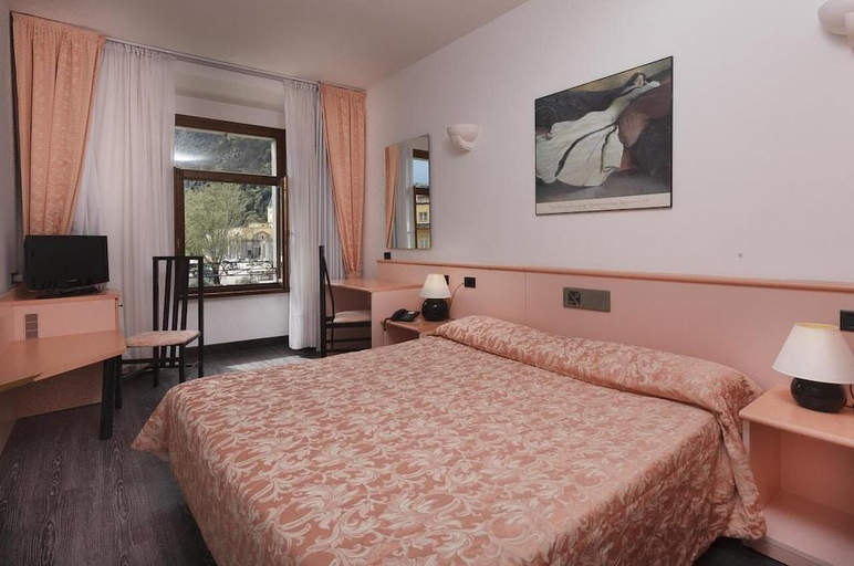 Bedroom 3, Hotel Centrale, Trento