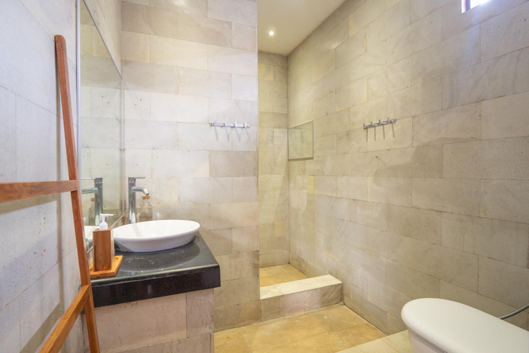 Bathroom 3, 007 Surfhouse Bali, Badung