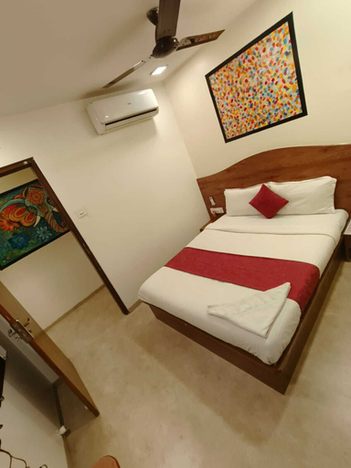 Bedroom 5, hotel beach crown juhu, Mumbai Suburban