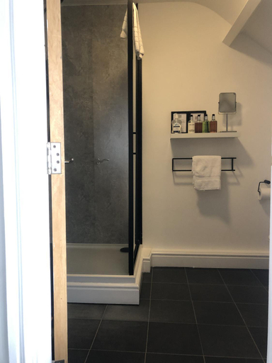 Bathroom 4, The Metropolitan, North Tyneside