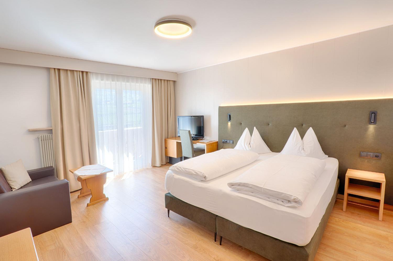 Bedroom 2, Hotel Lamm, Bolzano
