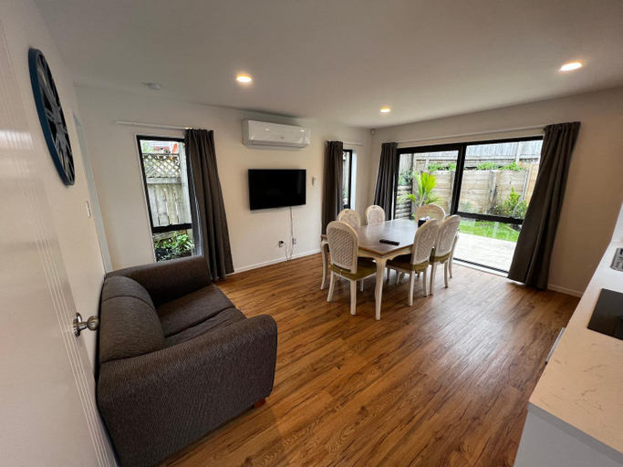 Others 5, Modern Home By The Reserve, Waitakere