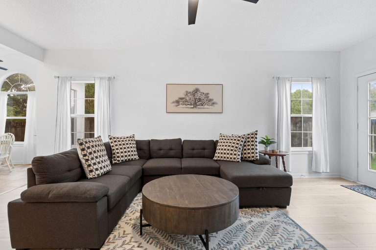 Living area 3, Beach House - Baby Blue Heron by PHG, Bay