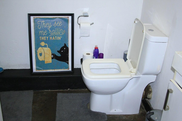 Bathroom 2, Air: Fox on Maboneng, City of Johannesburg